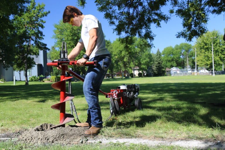 Hydraulic Earth Drills | Little Beaver